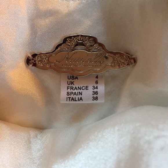 ๐ฏ% authentic Nurielle flower & crystal dress - Picture 5 of 5